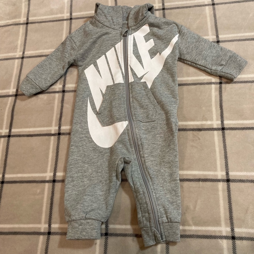 Nike baby hooded coverall | 6 months | In like new conditions | Gray| Unisex